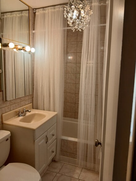 Building Photo - 6843 S Merrill Ave