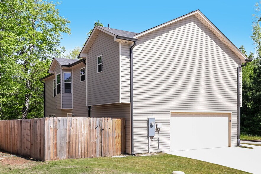 Building Photo - 100 Comet Ct