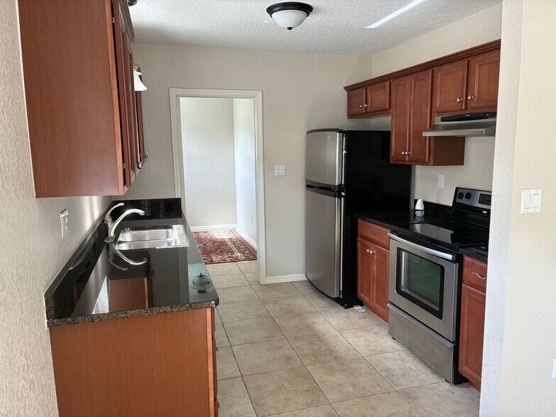 Building Photo - 423 Wildwood Way
