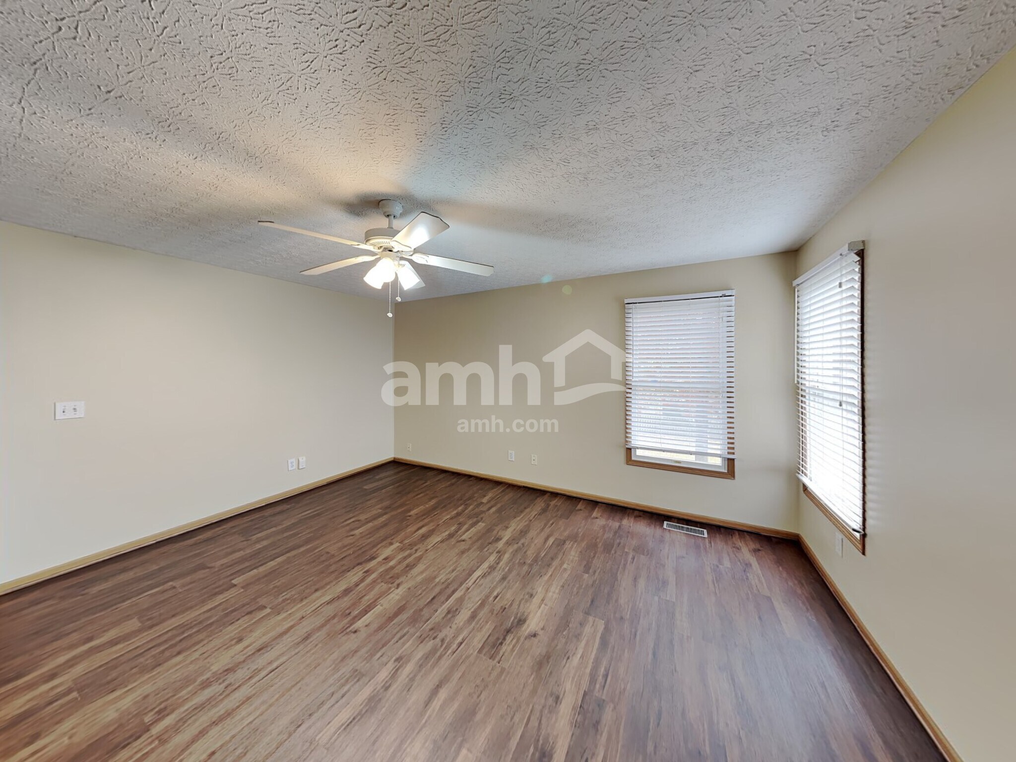 Building Photo - 1840 Pine Grove Pl