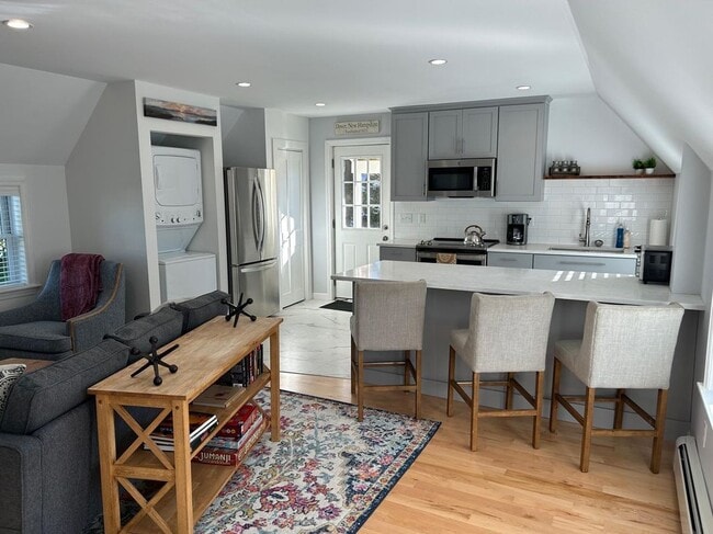 Building Photo - 9 Angle St