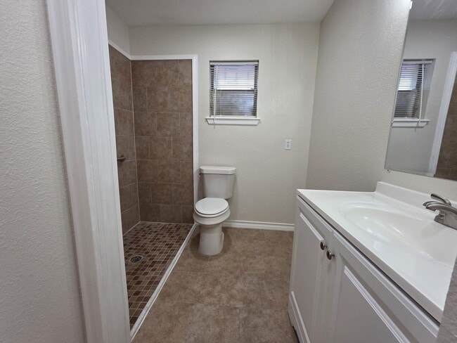Building Photo - 1703 Violeta Ct
