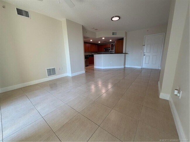 Building Photo - 610 Clematis St