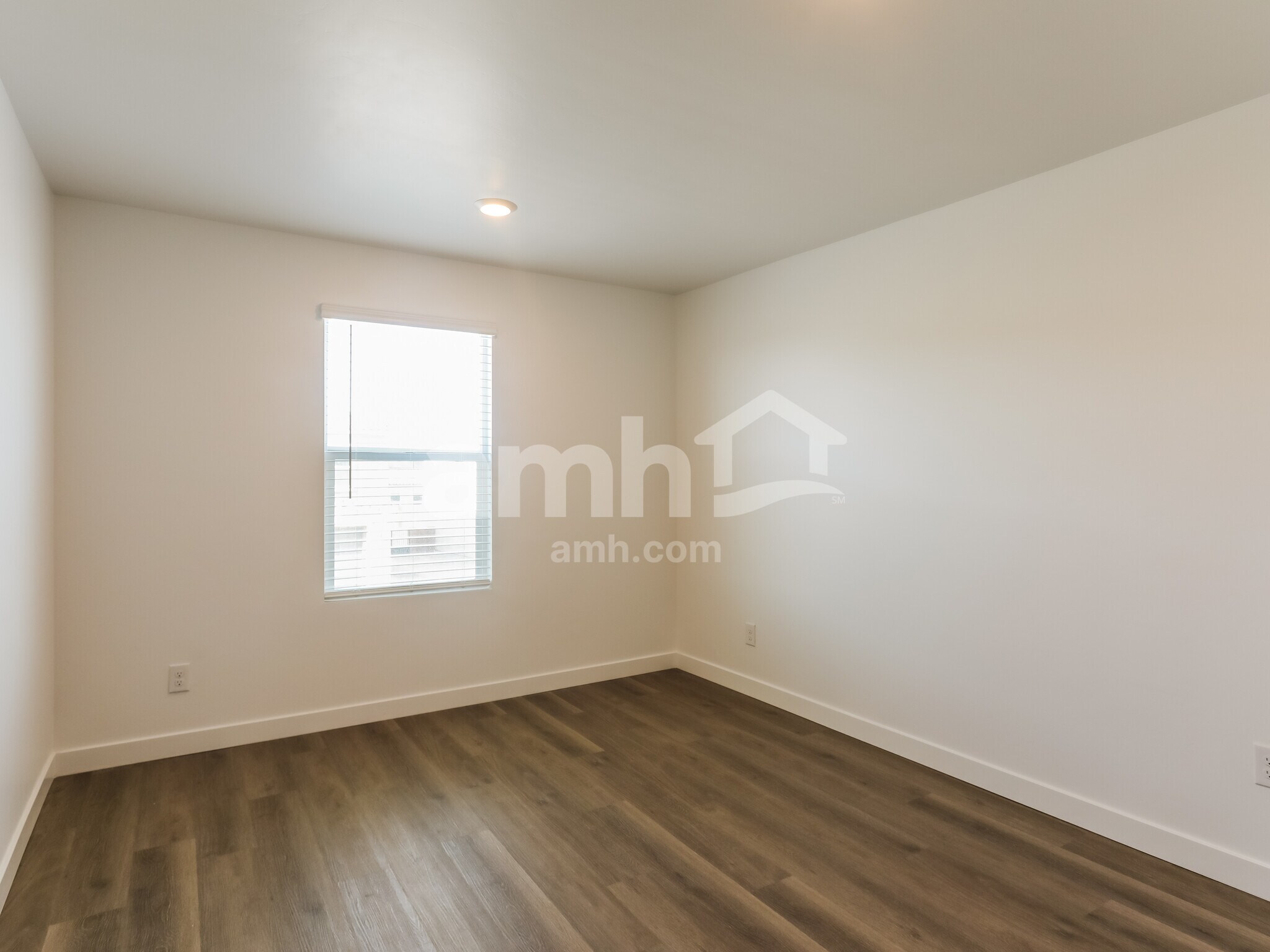 Building Photo - 20177 W Thomas Rd