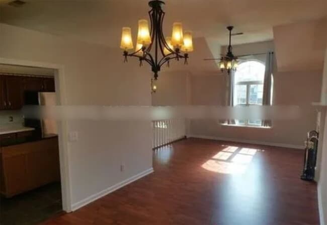 Building Photo - 3401 Milbridge Dr