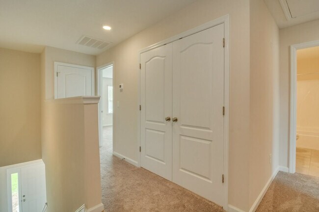 Building Photo - 415 Amesbury Dr