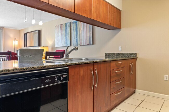 Building Photo - 1200 Brickell Bay Dr