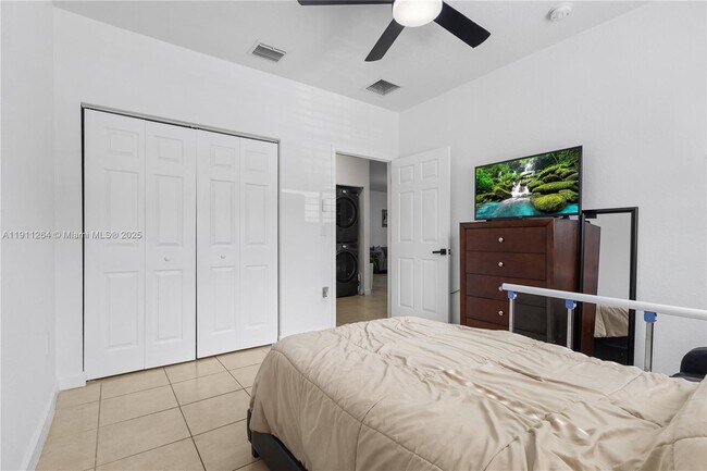 Building Photo - 2741 NE 4th St