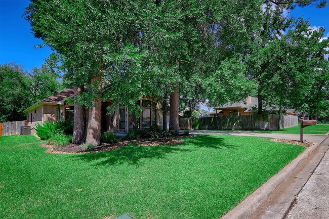 Building Photo - 12460 Lyra Dr
