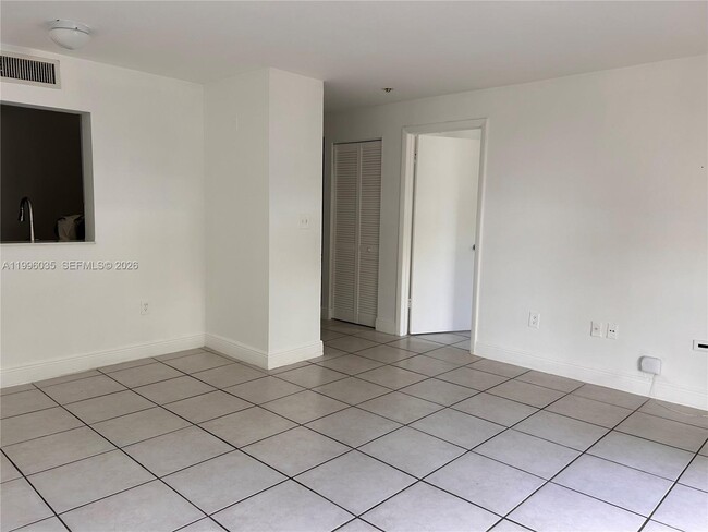 Building Photo - 1720 NW N River Dr