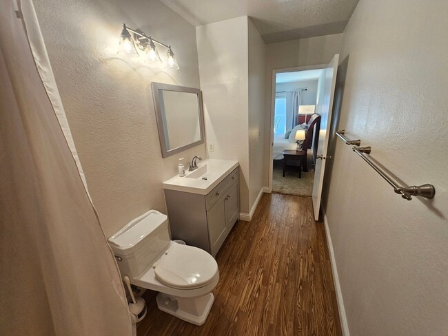 Building Photo - Beautiful Two Bedroom Two Bath Home