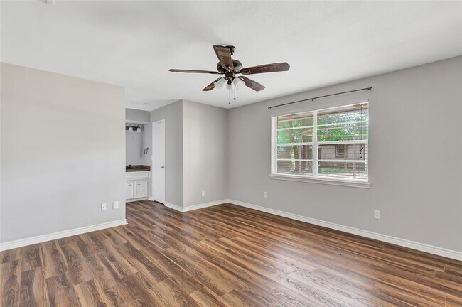 Building Photo - 2414 Chanay Ln