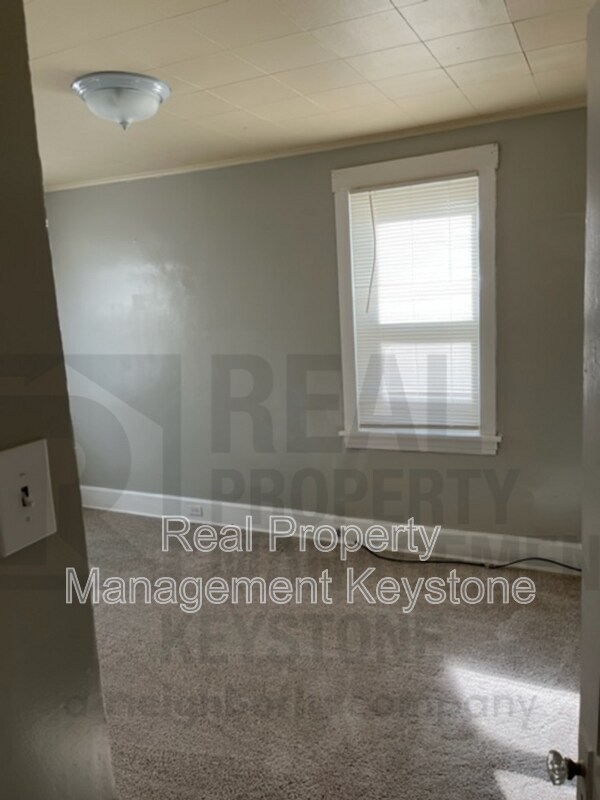 Building Photo - 33 Merritt Ave