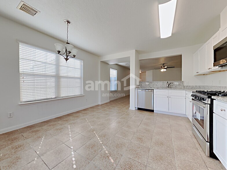 Building Photo - 3402 Legends Garden Dr