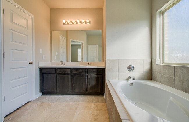 Building Photo - 8435 Moonlight Bay Cir