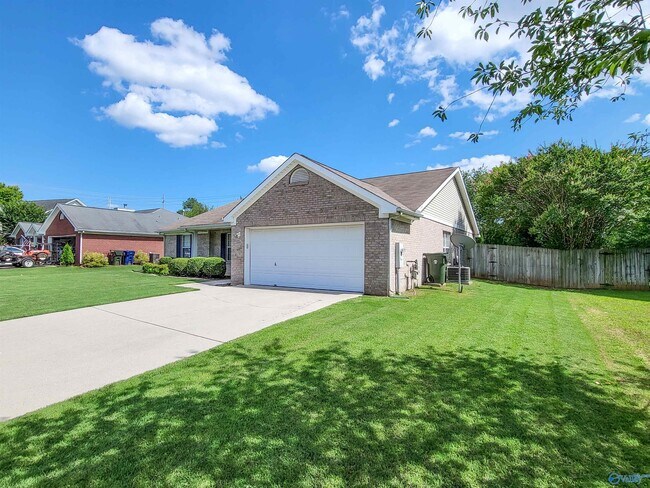 Building Photo - 157 Garden Brook Dr