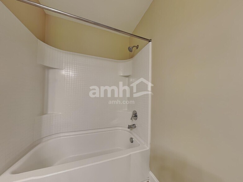 Building Photo - 306 Crabapple Cir