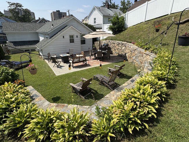 Building Photo - 29 Quintard Terrace