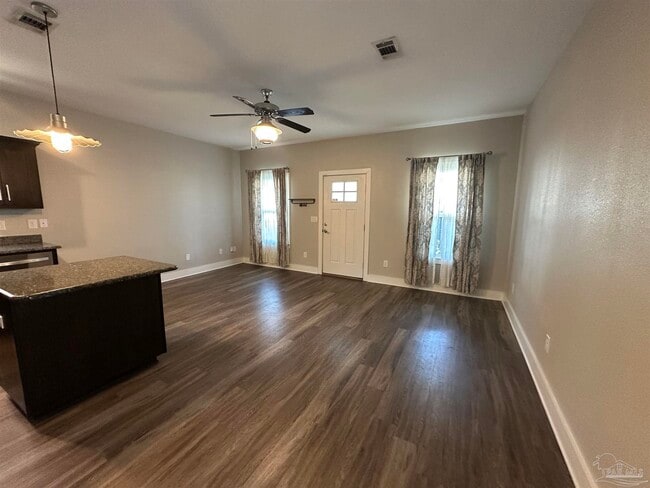 Building Photo - 923 E Belmont St