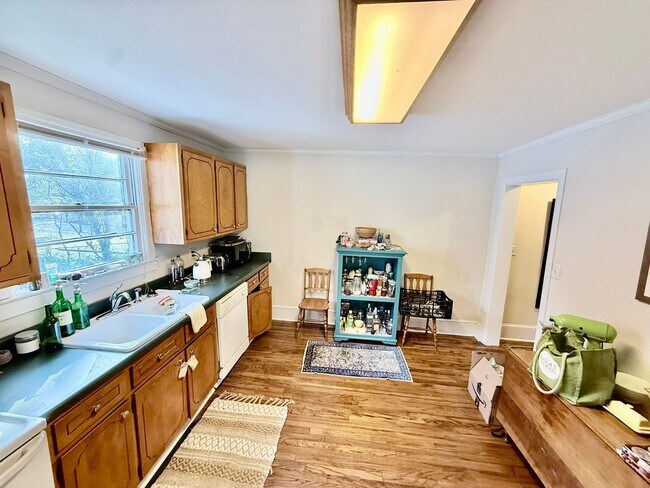 Building Photo - 195 Barrow St