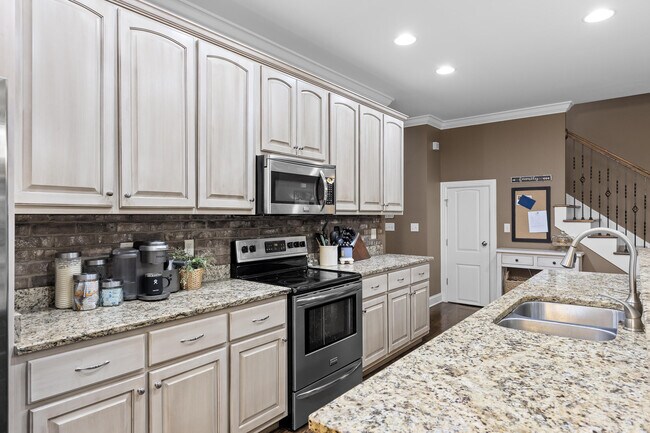 Building Photo - 3641 Willow Lake Cir