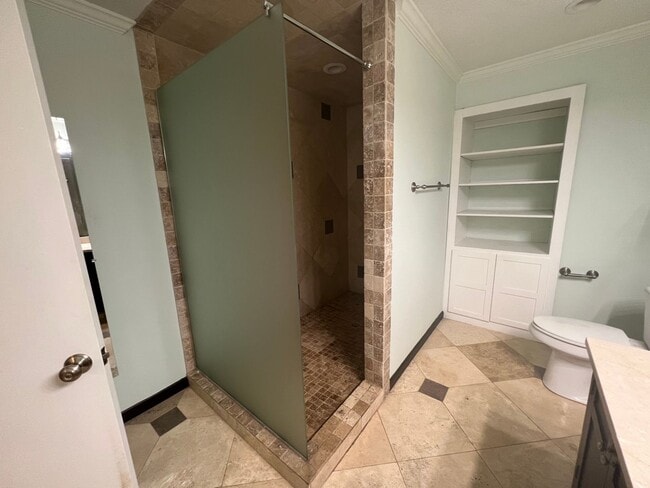 Building Photo - 726 E Magnolia Ave