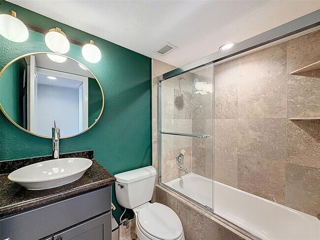 Building Photo - 201 W Laurel St