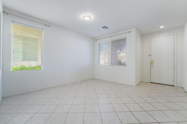 Building Photo - 3 bedroom, 2.5 bathroom, Summerlin Home, L...