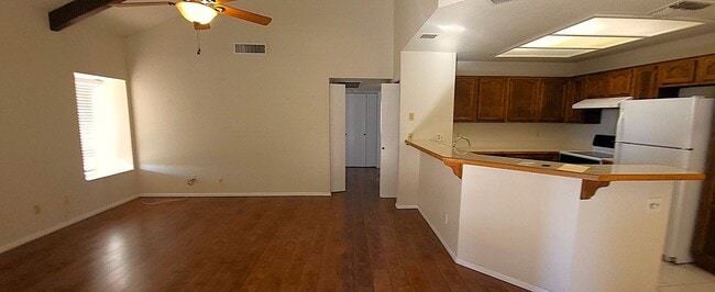Building Photo - 1/2 OFF 1ST MONTHS RENT!!! AFFORDABLE UNIT IN NORTH PHOENIX!!!