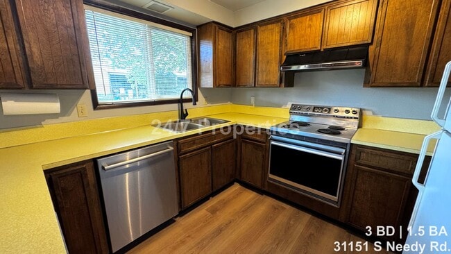 Building Photo - Country Living in Canby - 3 BD | 2 BA Home