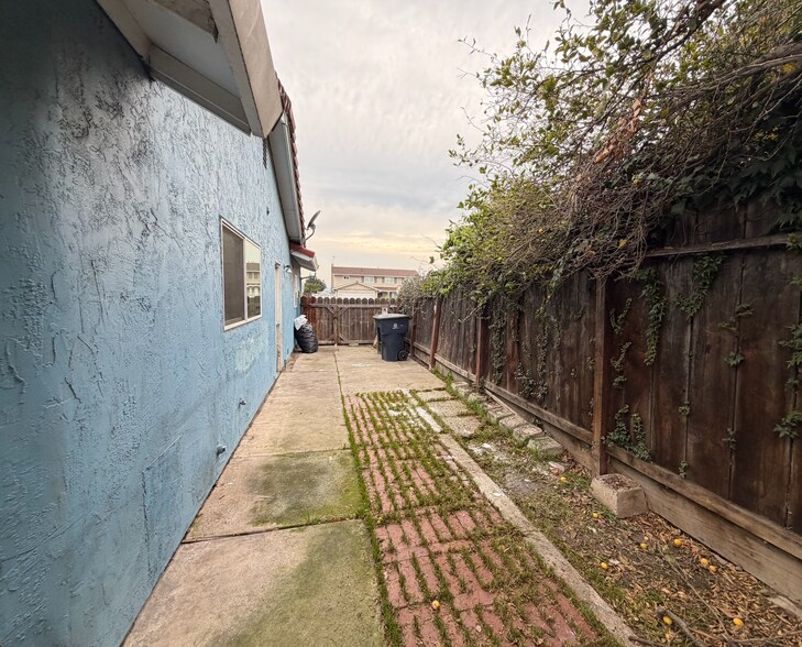 Building Photo - 1816 Lincoln Blvd