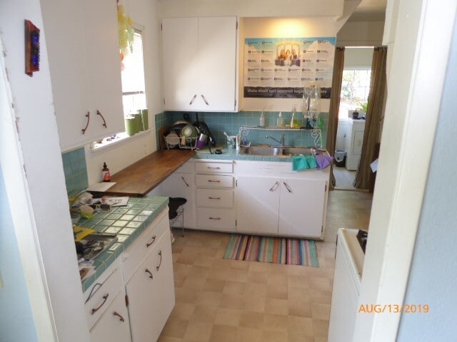 Building Photo - 2 Bed 1 Bath Upperr unit apartment in a Duplex