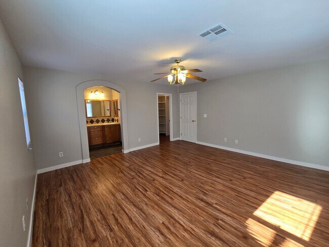 Building Photo - A Fabulous 4 Bedroom Home in N.Las Vegas 1 Bedroom Downstairs.