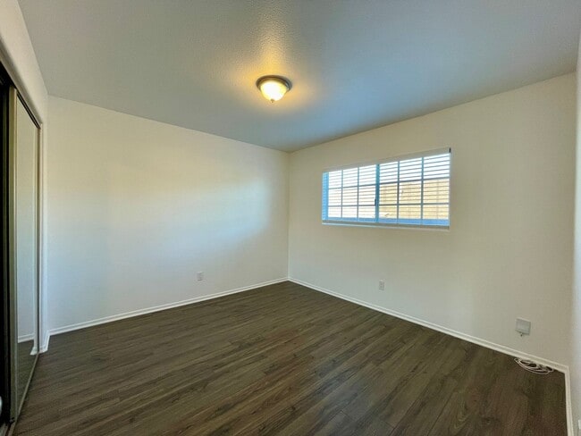 Building Photo - Spacious 4 Bed 3 Bath available in San Pedro!
