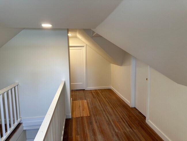 Building Photo - Updated 4 bedroom home on a huge lot!