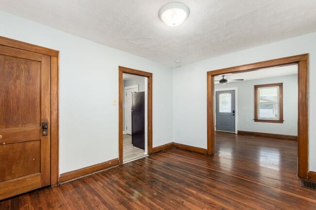 Building Photo - Adorable Single-Family Home!