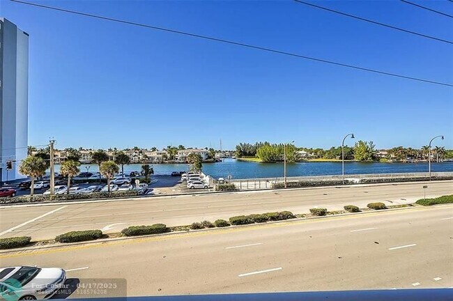 Building Photo - 1401 S Ocean Dr