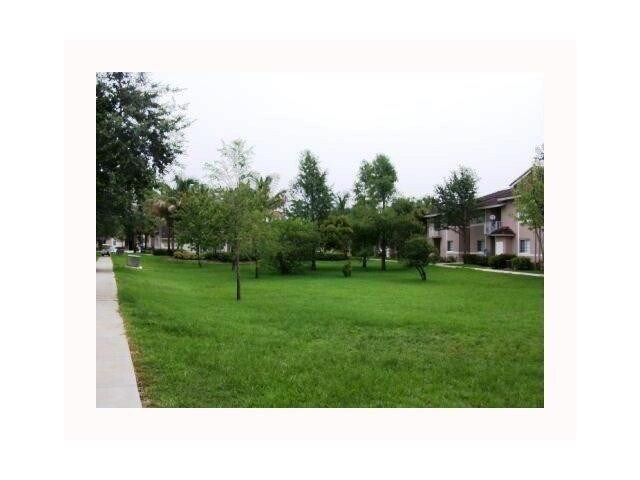 Building Photo - 3241 Sabal Palm Manor