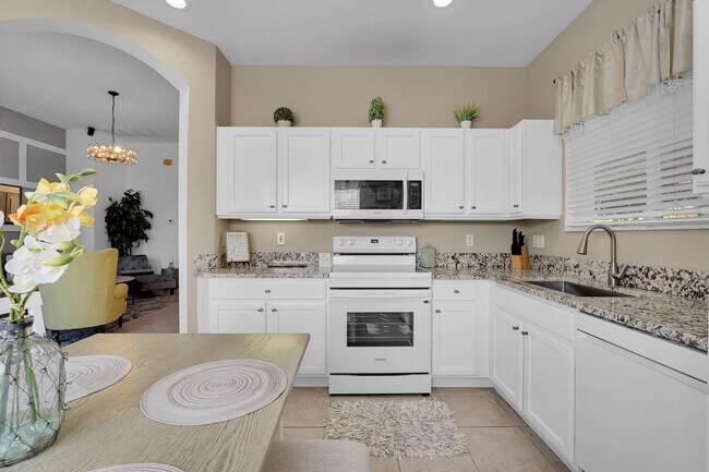 Building Photo - 515 SW Indian Key Dr