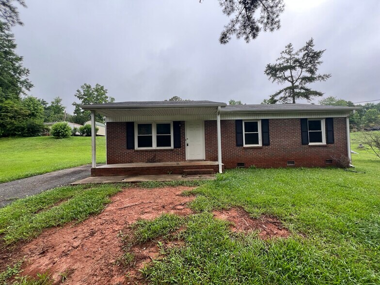 Primary Photo - 1804 Alpine Dr