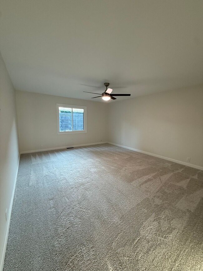 Building Photo - Completely renovated 4 bedroom home in Halteman