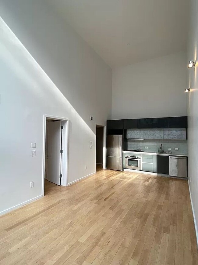 Building Photo - Beautiful 1 Bedroom 1 Bathroom  Available