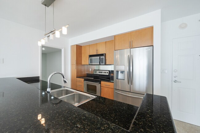 Building Photo - 10350 W Bay Harbor Dr