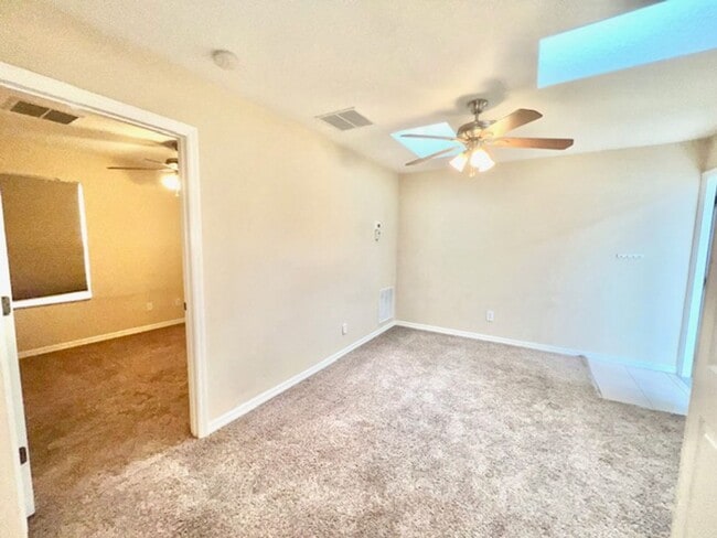 Building Photo - MOVE IN MAY-Water & electricity included 1x1 above garage apartment!! Full kitchen & bathroom!! W...