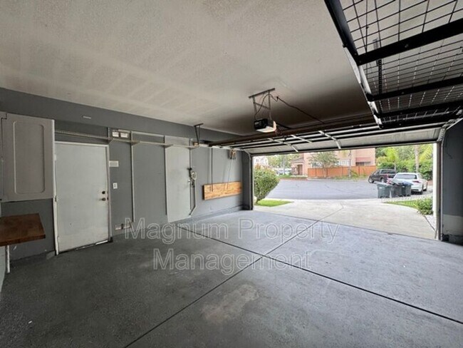 Building Photo - 32358 Gardenvail Dr