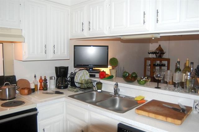 Building Photo - 5630 Spring Valley Rd