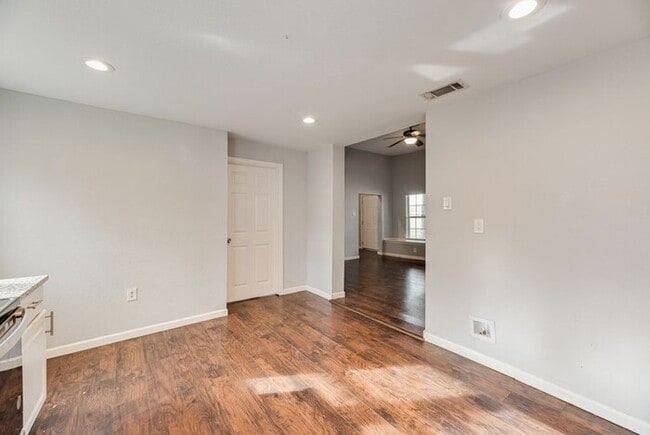 Building Photo - 500 E Main St