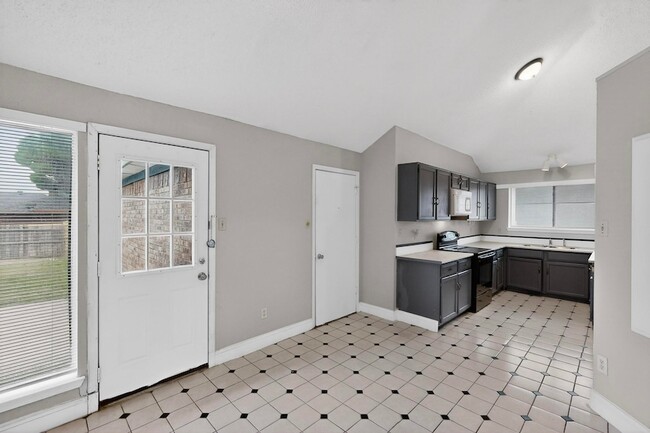 Building Photo - 1634 Sunswept Terrace