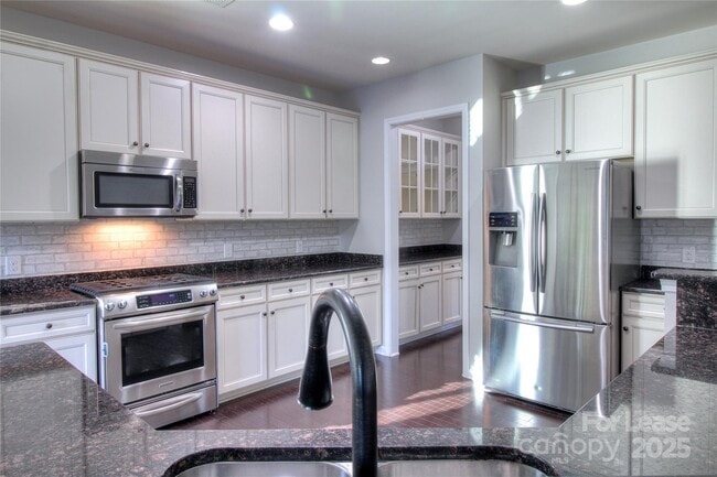 Building Photo - 1444 Ridgehaven Rd