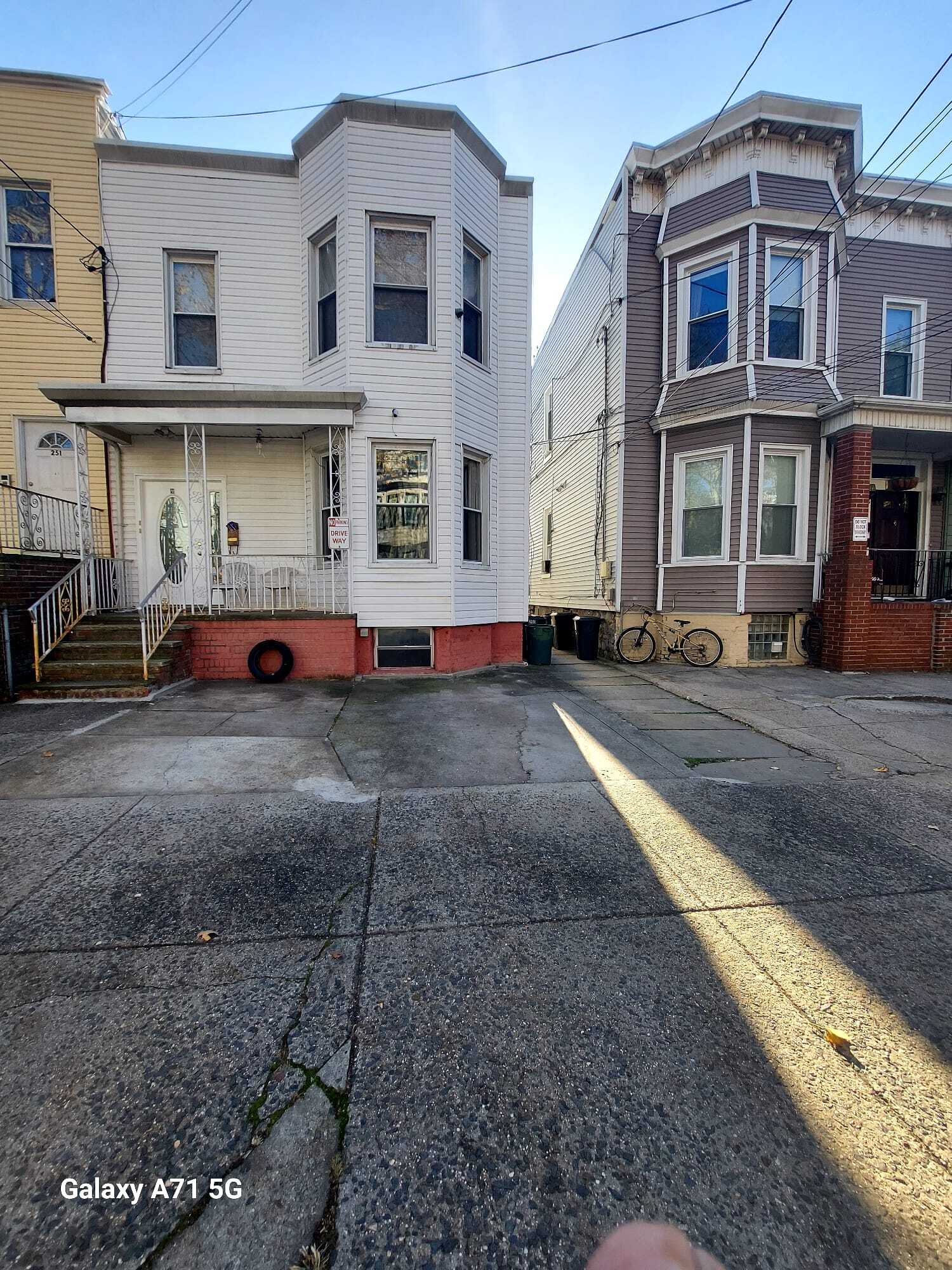 Building Photo - 253 Bowers St